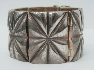 Vintage 6.  5 " 40mm Quilted Sterling Silver Hinged Bangle Bracelet