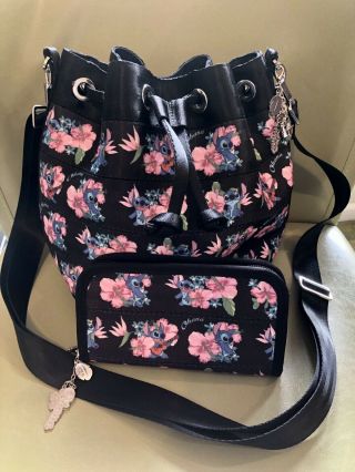Harveys Seatbelt Bags Disney Lilo And Stitch Park Hopper Bag And Wallet Guc