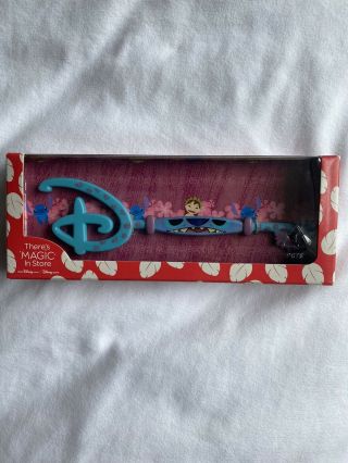 Disney Store Cast Member Exclusive Stitch Key In Hand