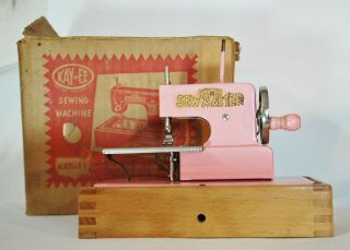 Vintage Kay An Ee Sew Master Pink Hand Crank Childrens Sewing Machine Toy W/ Box