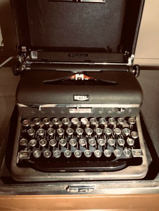 Vintage Gray Royal Quiet Deluxe Portable Typewriter With The Case - Great