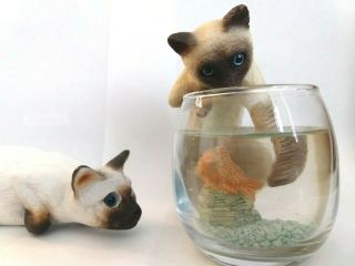 2 Vintage Siamese Cats One Crouching And One With Goldfish In Bowl 3 3/4 " Tall