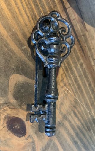 Cast Iron Oversized Key Door Knocker.  Heavy.  Black 17 Cm