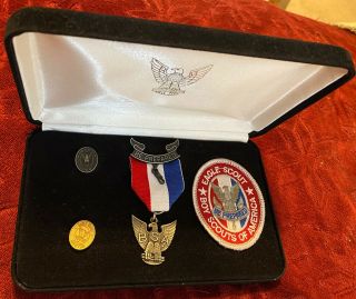 Boy Scout Eagle Scouts Medal Patch Pins Presentation Box / Missing Mom Pin