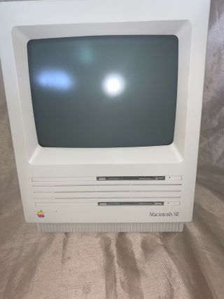 Apple Macintosh Se Vintage Classic Mac M5010 2 - 800k Drives 1 Mb Ram -