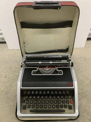 Vintage Olivetti Underwood Lettera 33 Portable Typewriter w/ Red Case 3