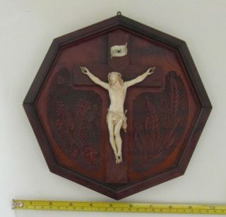 Fab Vintage Carved Wooden Wall Plaque & Sculpture Of Jesus Christ On Cross