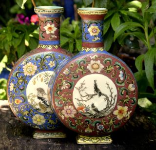 Rarest Chinese Porcelain Famille Rose Conjoined Vase - Qianlong Marks 3