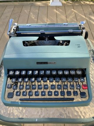 Vintage Olivetti Underwood Lettera 32 Typewriter In Case