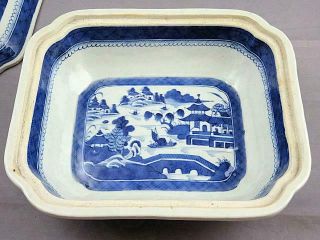 Early 19th c.  Chinese Export Porcelain Blue and White Covered Serving Dish 2