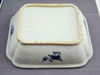 Early 19th c.  Chinese Export Porcelain Blue and White Covered Serving Dish 3