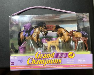 Grand Champion Mini Duns Family - This Is A Signed Aesthetic Set.