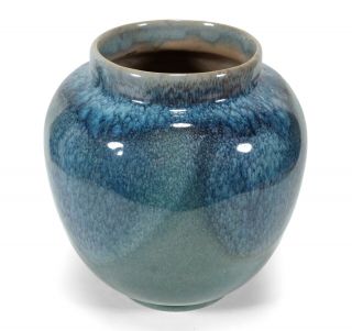 Fine Vintage Royal Hickman Art Pottery Vase 488 Variegated Flowing Blue Glaze