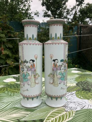 A Chinese porcelain vase with figures painting 2