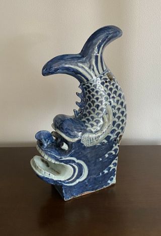 Vtg Chinese Blue & White Porcelain Fish - Form Roof Tile Dragon - Fish Chinoiserie