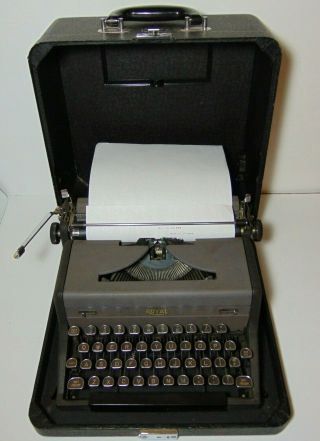 Vtg 1948 Royal Arrow C Model Portable Typewriter Serial Number C - 1630870