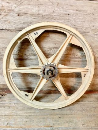 Vintage White Gt Usa Made Freestyle Bmx Bike 6 Spoke Tomahawk Mag Wheel