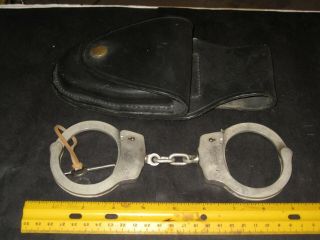 Vintage Smith& Wesson Police Handcuffs,  S&w Leather Case,  1 Key,  Anti - Pick