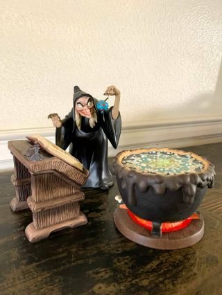Wdcc Disney Snow White Evil To The Core Witch Cauldron Book Stand -