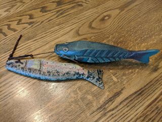 Vtg Hand Carved Set Of 2 10 " Wood Fish On String 11.  5” Fishing Cabin Lodge Decor