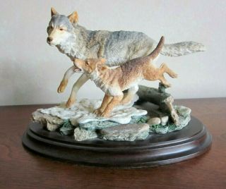 Country Artists Wolf Wolves " Running " Figurine Stratford - Upon - Avon England
