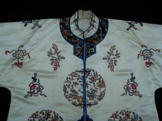 A SET OF OLD CHINESE EMBROIDERED SILK ROBE JACKET AND TROUSERS 3