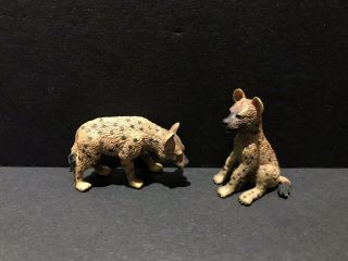 Bandai Kaiyodo Wwf Japan Exclusive African Hyena & Cub Figure Set