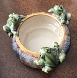 Vintage Decorative Ceramic Trinket Bowl/dish With 3 Frog Figurines On Rim 3.  5 In