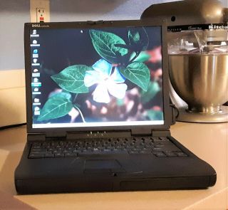 Vintage Dell Latitude Cpx Laptop running both Windows XP and Windows 98 2