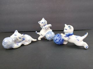 3 Vintage Blue And White Porcelain Cat Figurine Set Flower Patterns Kitten Ball