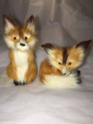 2 Vintage Fox Animal Figurines Real Fur / Glass Eyes / Sitting / Laying
