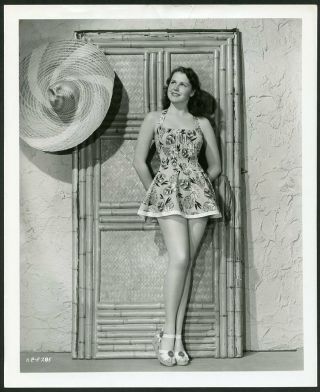Helen Parrish Vintage 1940s Leggy Cheesecake Pin - Up Photo