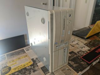 Vintage Gateway 2000 P5 - 100 Desktop Pentium in with Minor Scuffs 2