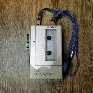 Sony Walkman F1 Wm - F1 Vintage Fm Stereo Radio / Cassette Player