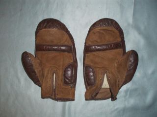 VINTAGE ENGLISH BROWN LEATHER BOXING GLOVES.  4 oz 2