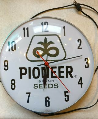 Non - Vintage Pioneer Seed Company Electric Wall Clock Pam Style Glass 12 "