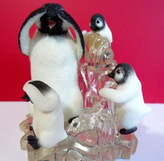 Hamilton PEEK - A - BOO Polar Playmates Artic Escapades Penguin Figurine 3