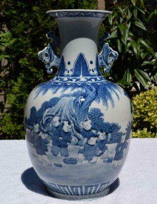 Chinese Porcelain Vase Boys Playing Games Blue White Glaze Hide And Seek 21 Boys
