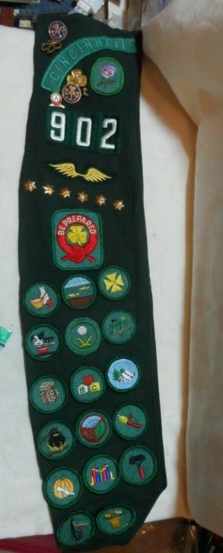 Green Girl Scout Sash With 20,  Badges Patches & 10 Pins Cinncinati
