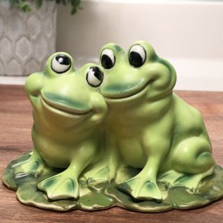 Vintage Josef Originals Porcelain Green Frog Toad Smiling Couple Figurine