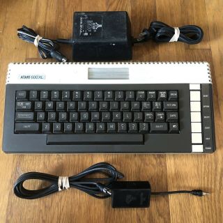 Vintage Atari 600xl 16k Home Computer With Power Supply
