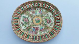 A late 18th early 19th century Qing dynasty Chinese canton Famille Rose dish pla 2