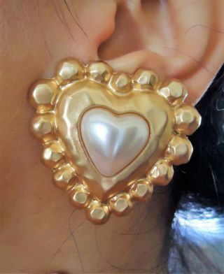 Vtg 80s Givenchy Paris Matte Gilt Pearl Etruscan Heart Statement Runway Earrings