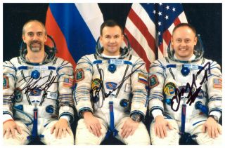 Soyuz Tma - 13 6 " X4 " Photo Signed By Crew Yu.  Lonchakov,  E.  Fincke And R.  Garriot
