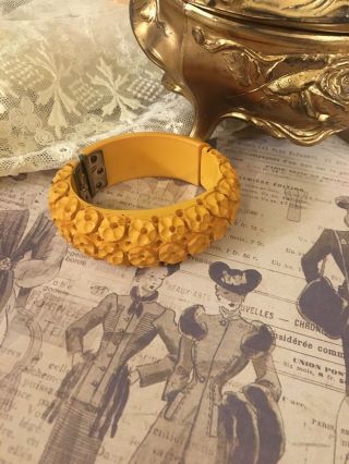 Vintage Butterscotch Bakelite Carved Hinged Clamper Bangle Bracelet