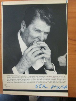 Vtg Ap Glossy Press Photo 1986 Ronald Reagan At A Baltimore Orioles 