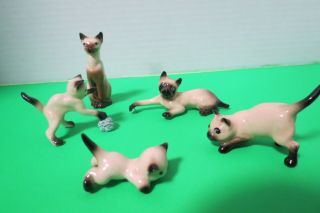 Set Of 5 Small Porcelain Siamese Kittens Figurines 1 Flaw