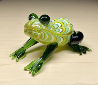 Cute Vintage Hand Blown Green Art Glass Frog Figurine W/ Yellow & White Stripes