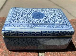 Chinese Vintage Antique Porcelain Blue And White Trinket Box