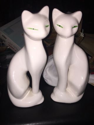 Vtg Pair Ceramic White Siamese Cat Figurines Painted Green Eyes Mcm